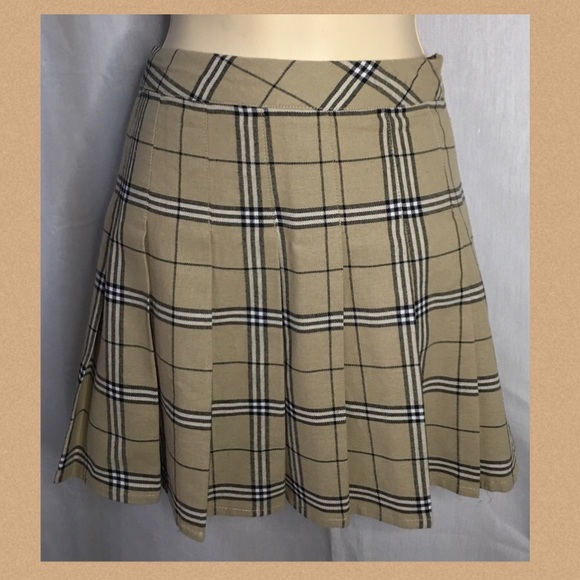 Factorie Dresses & Skirts - *Factorie* Size 12 Pleated check skirt in Alicia Neutral.